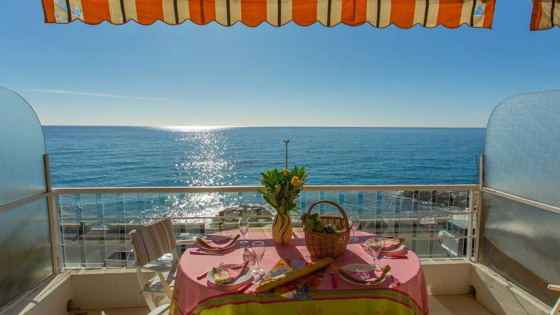 اتصالات Superbe 2P Climatise Avec Terrasses, Garage Et Piscine, Face A La Mer. - Fr-1-196-222 