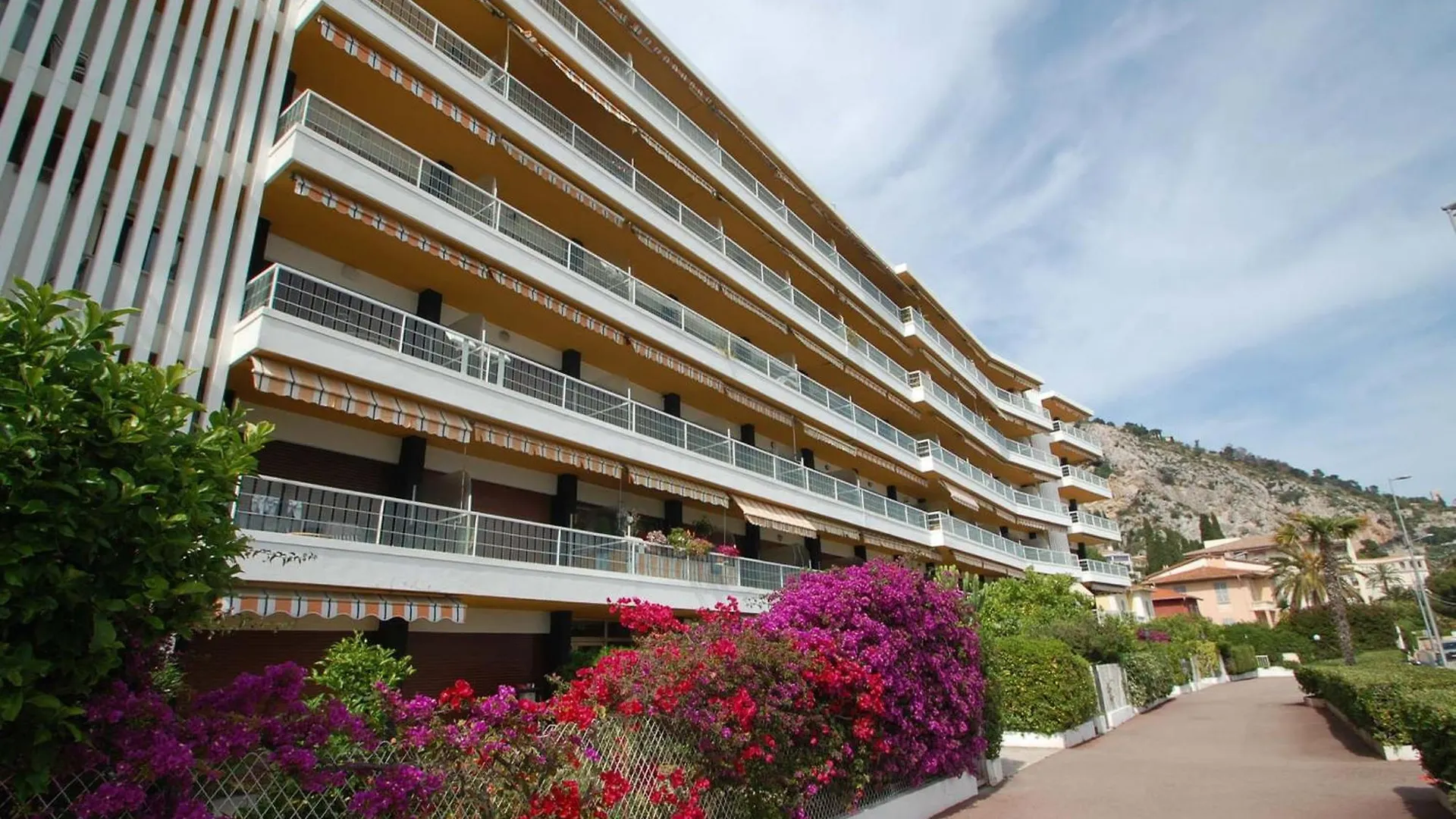 Superbe 2P Climatise Avec Terrasses, Garage Et Piscine, Face A La Mer. - Fr-1-196-222 Menton Apartment